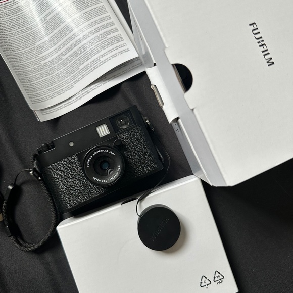 Fujifilm Other - Fujifilm X hlaf camera 📷 (98% like new can negotiate)
